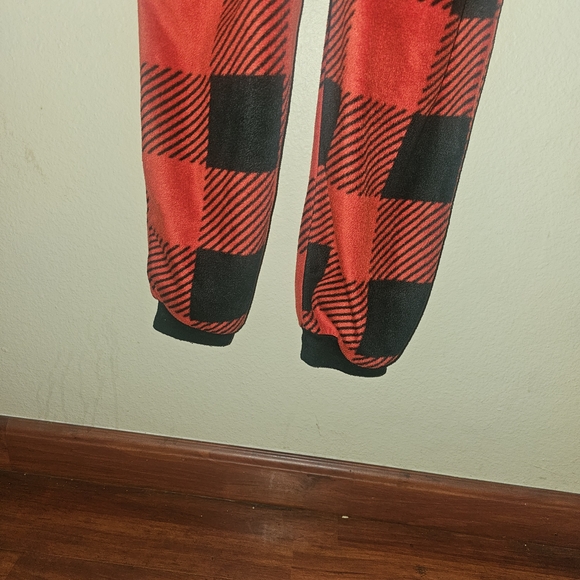 Cat & Jack Red and Black Plaid Sleepwear - Picture 4 of 4